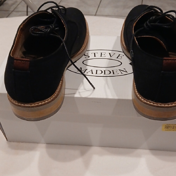 Steve Madden Black Oxfords with Tan Sole Size 9.5